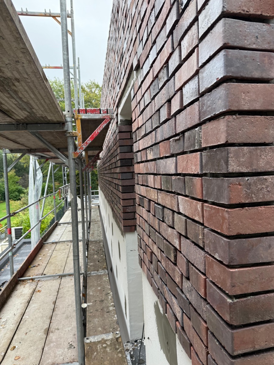 Frische Klinkerverblendung im Detail
